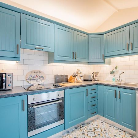 Cosy Retreat In The City Centre Голуей Екстериор снимка