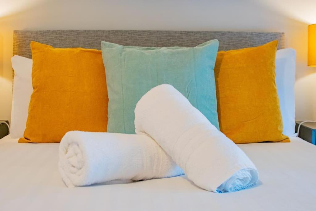 Cosy Retreat In The City Centre Голуей Екстериор снимка