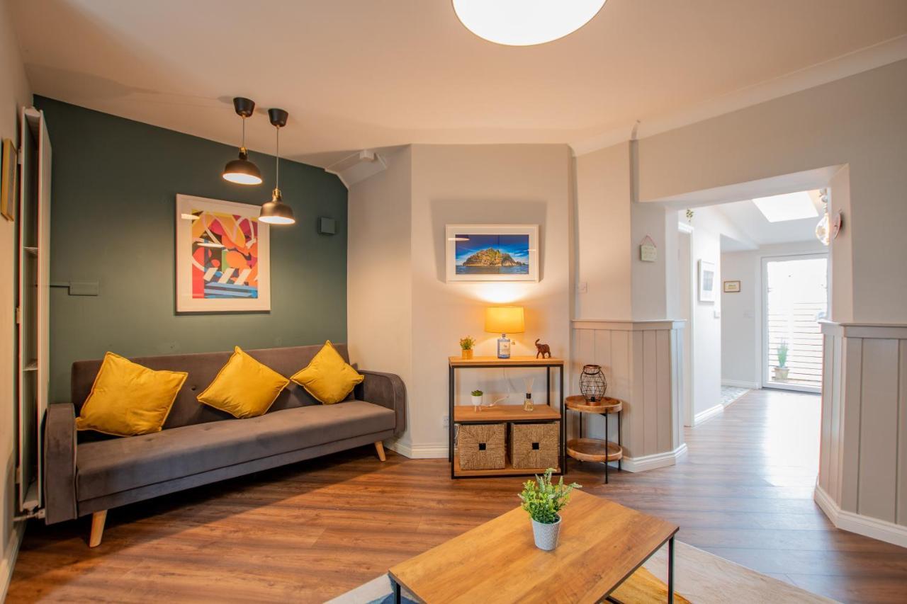 Cosy Retreat In The City Centre Голуей Екстериор снимка