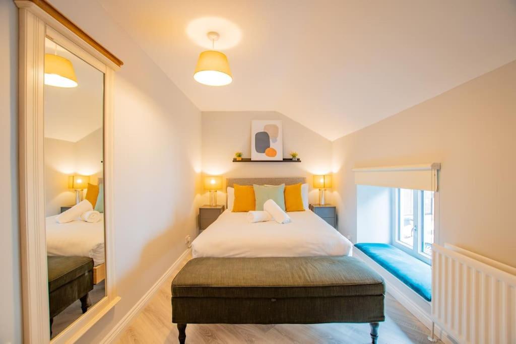 Cosy Retreat In The City Centre Голуей Екстериор снимка