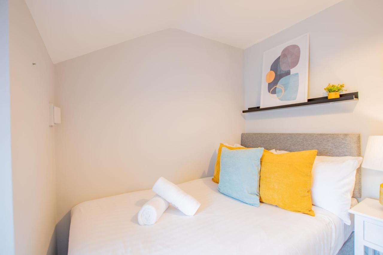 Cosy Retreat In The City Centre Голуей Екстериор снимка