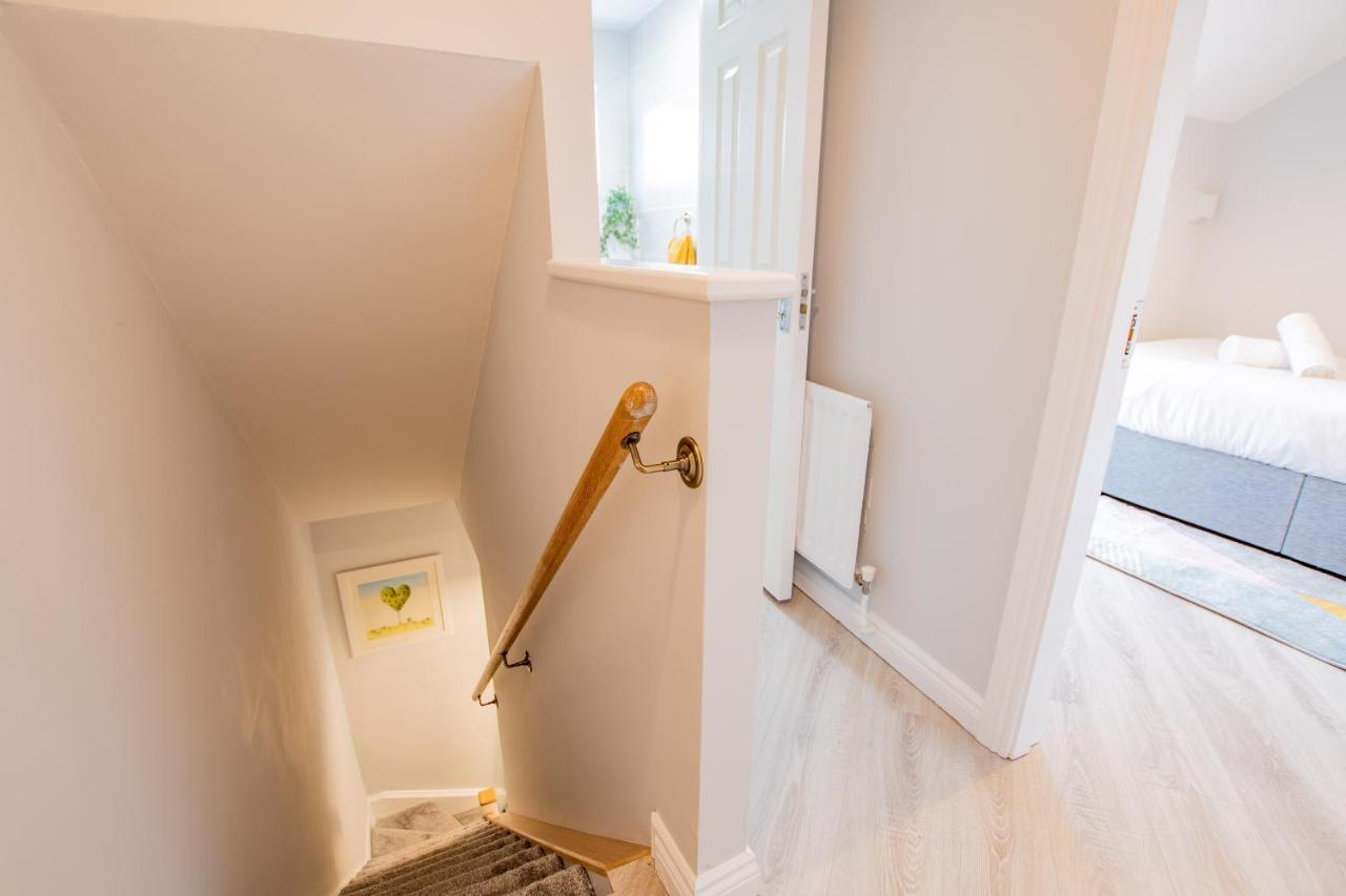 Cosy Retreat In The City Centre Голуей Екстериор снимка