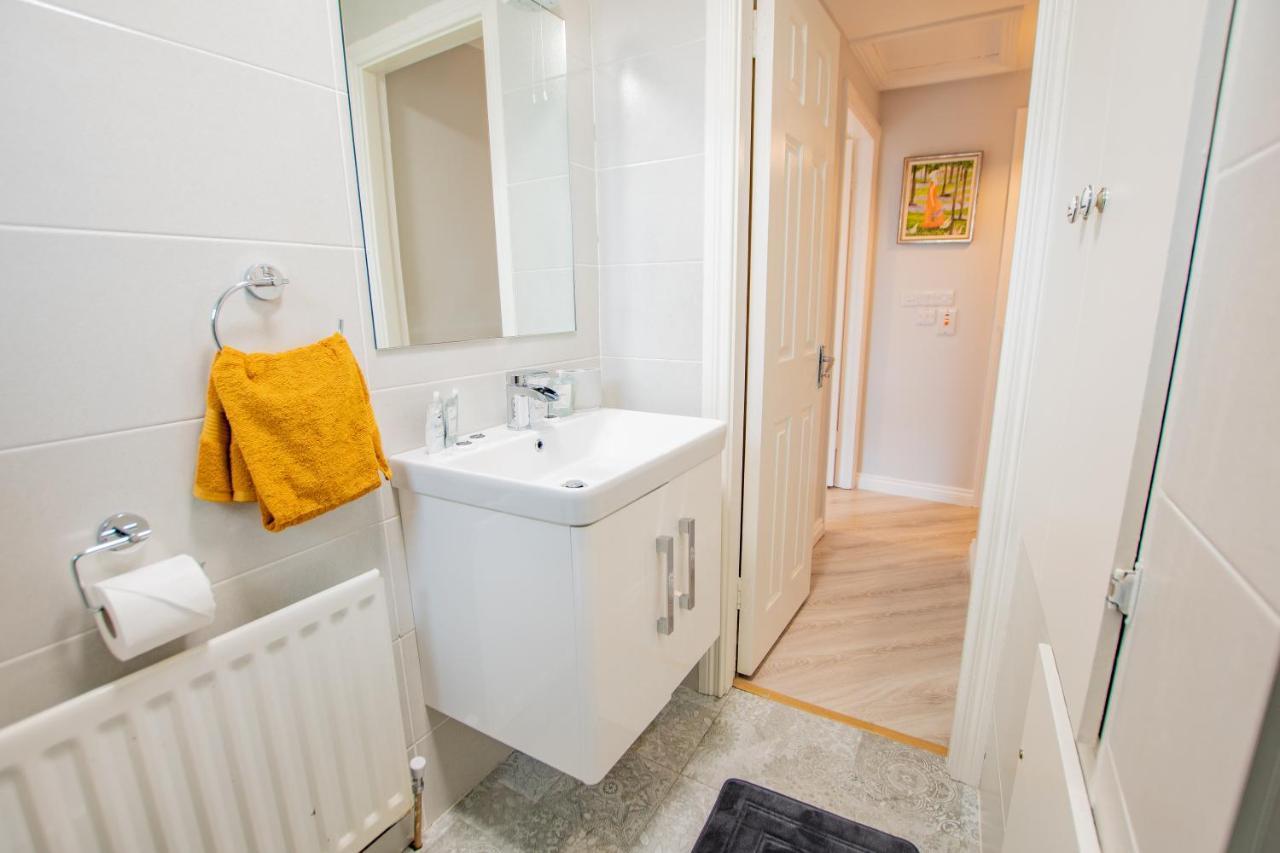 Cosy Retreat In The City Centre Голуей Екстериор снимка