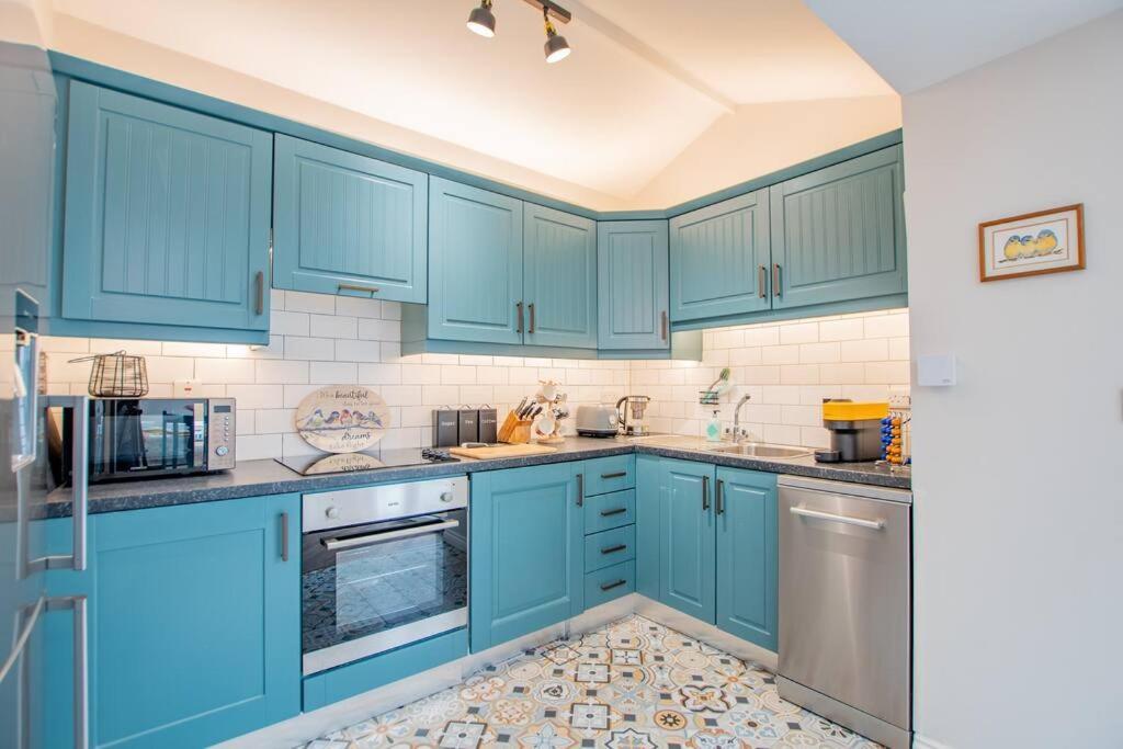 Cosy Retreat In The City Centre Голуей Екстериор снимка