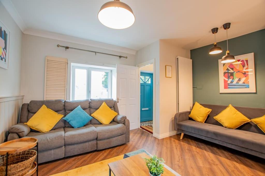 Cosy Retreat In The City Centre Голуей Екстериор снимка