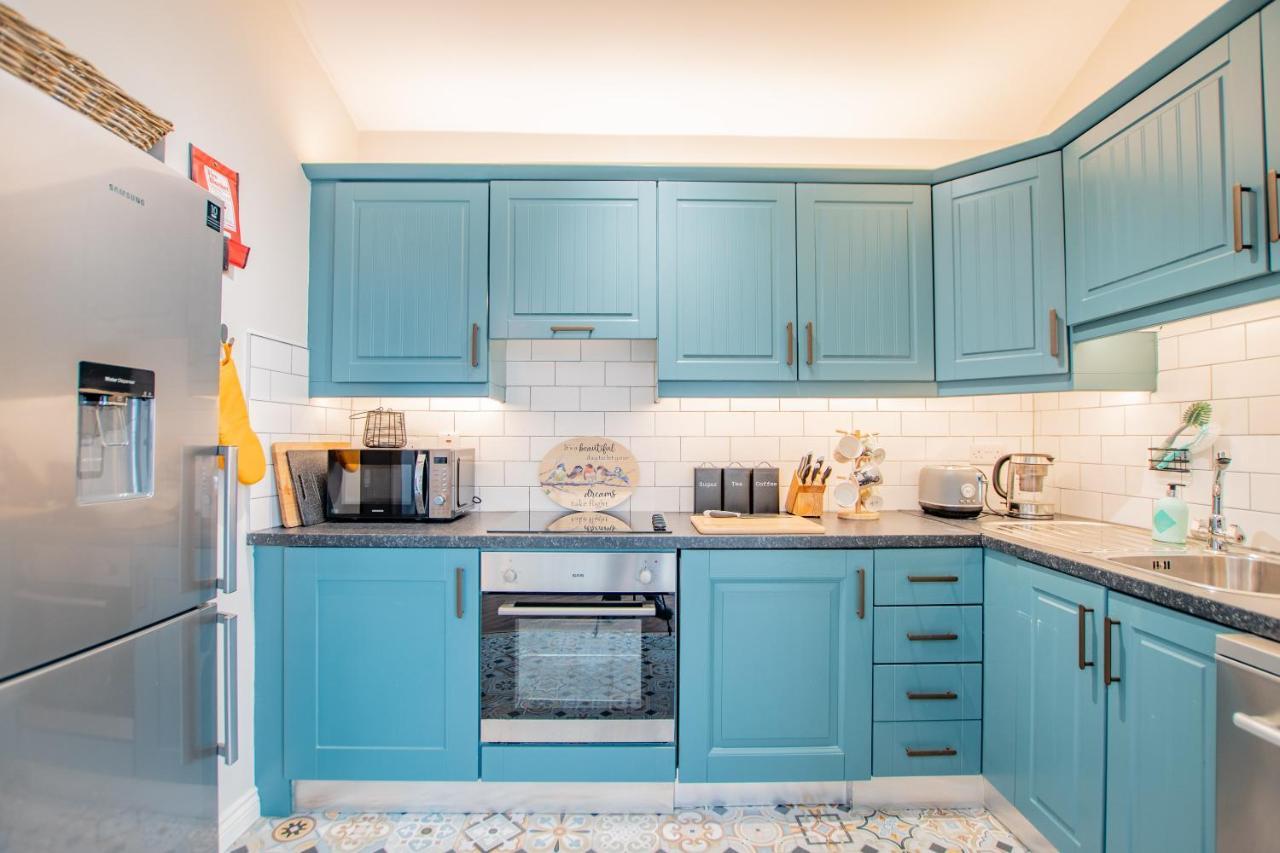 Cosy Retreat In The City Centre Голуей Екстериор снимка