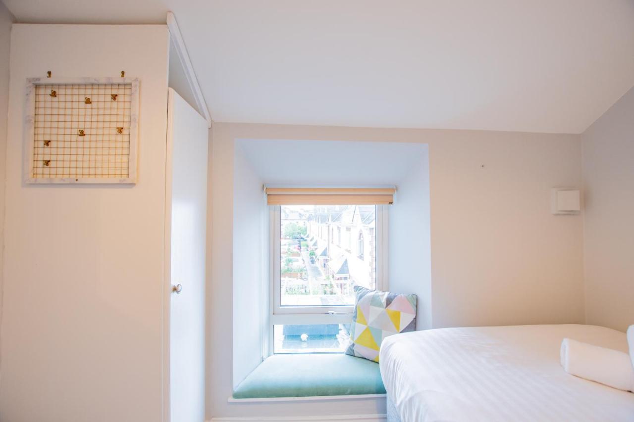 Cosy Retreat In The City Centre Голуей Екстериор снимка