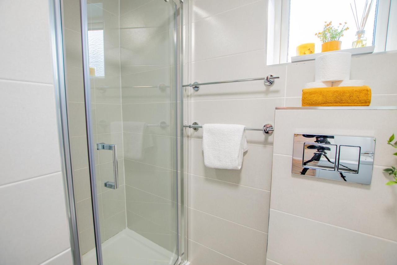 Cosy Retreat In The City Centre Голуей Екстериор снимка