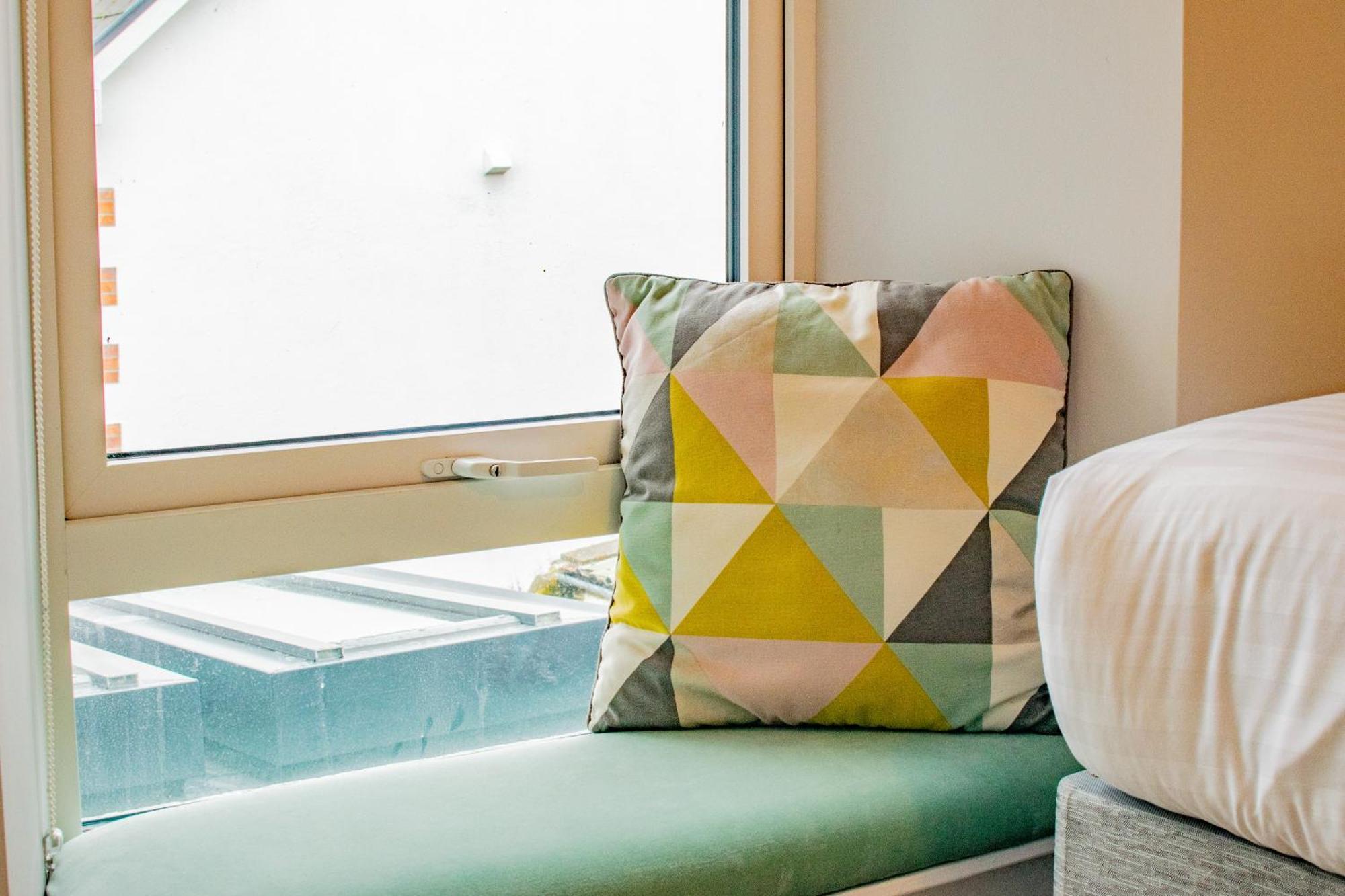 Cosy Retreat In The City Centre Голуей Екстериор снимка