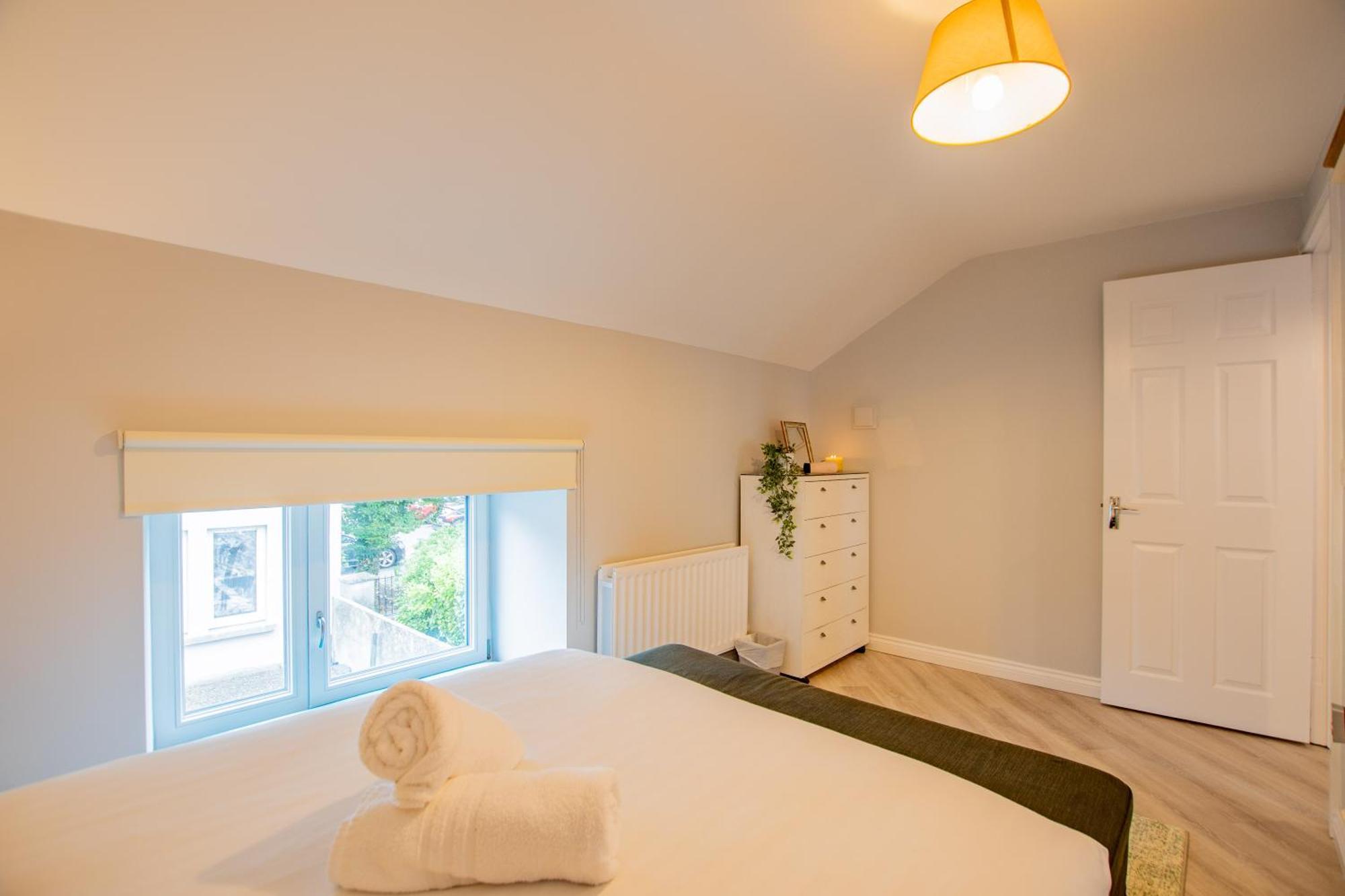 Cosy Retreat In The City Centre Голуей Екстериор снимка